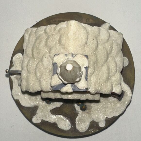 OUR AMERICAN Yankee Candle - WINTER CHURCH CANDLE TOPPER - Picture 4 of 10